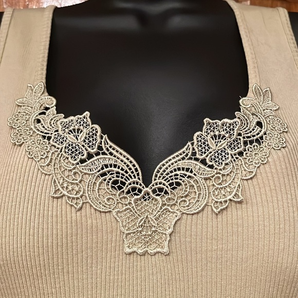 Green Embellished Tank Top - Picture 3 of 7